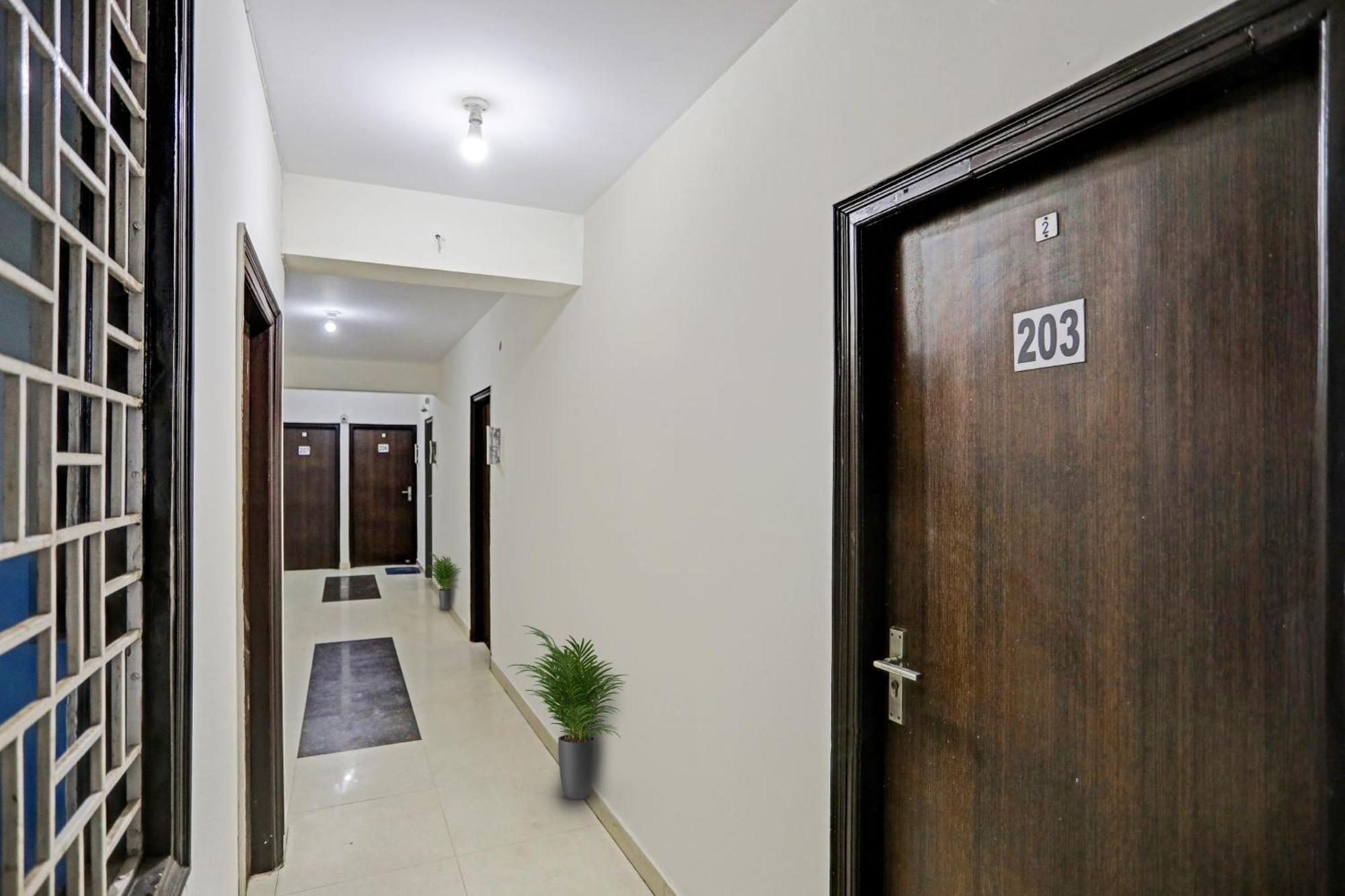 Hotel O Kalkaji Delhi New Delhi Exteriör bild